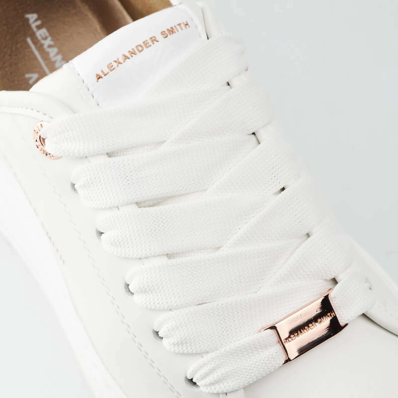 Sneaker Eco-Wembley bianca con sperone in naplack bianco