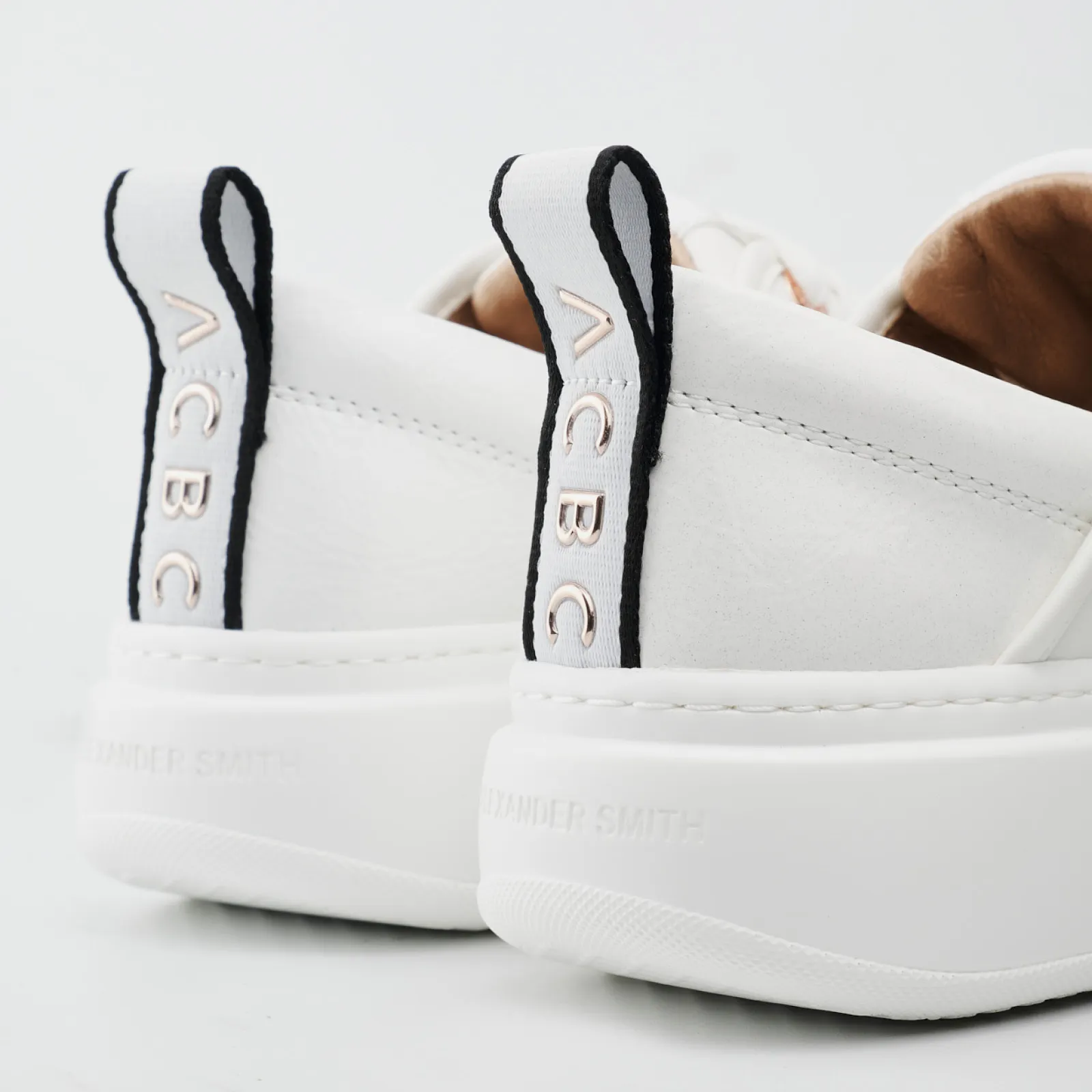 Sneaker Eco-Wembley bianca con sperone in naplack bianco