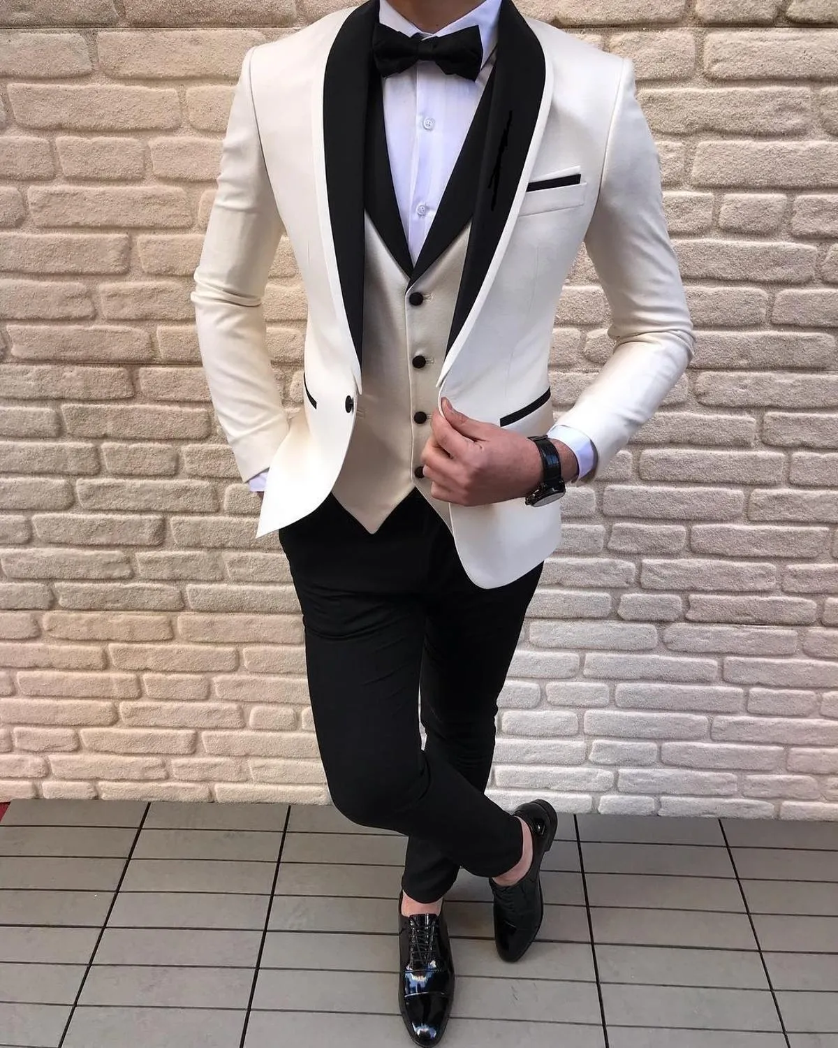 Xituodai White Slit Mens Suits 3 Piece Black Shawl Lapel Casual Groom Tuxedos for Wedding Groomsmen Suits Men 2022 (Blazer+Vest+